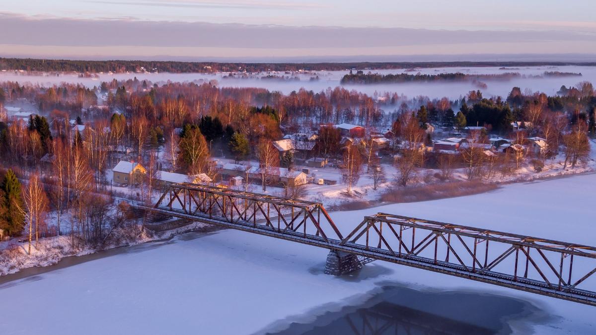 Rautatiesilta Porissa, talvinen maisema.