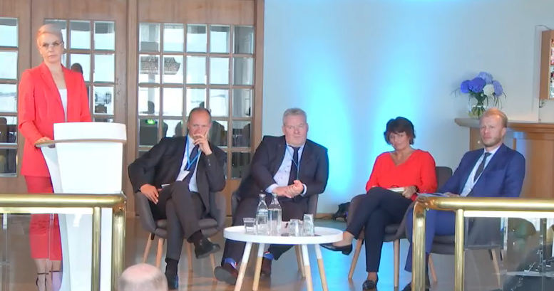 Ms Baba Lybeck hosting ministerial discussion at Rethinking Infrastructure Financing in the Nordics -seminar 26.6.2018. From left to right: Ms Baba Lybeck, Mr Ketil Solvik-Olsen, Mr Sigurdur Ingi Jóhannsson, Ms Anne Berner and Mr Ola Nordlander. (Photo: LVM)