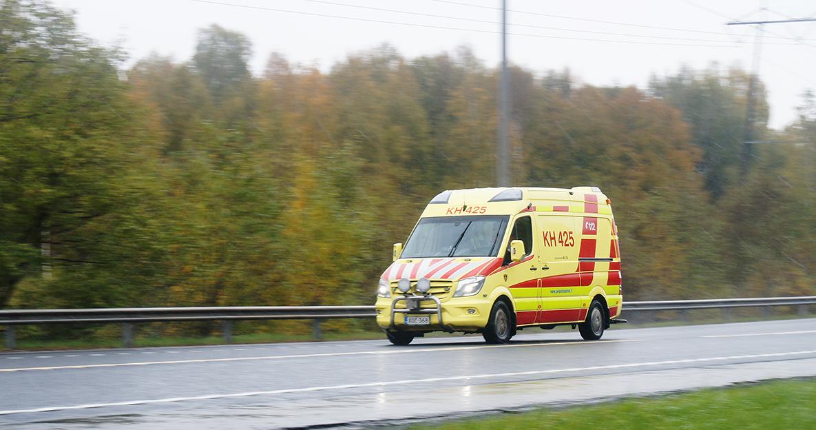 Ambulance on the road. (Photo: Riku Mäkelä / Shutterstock)