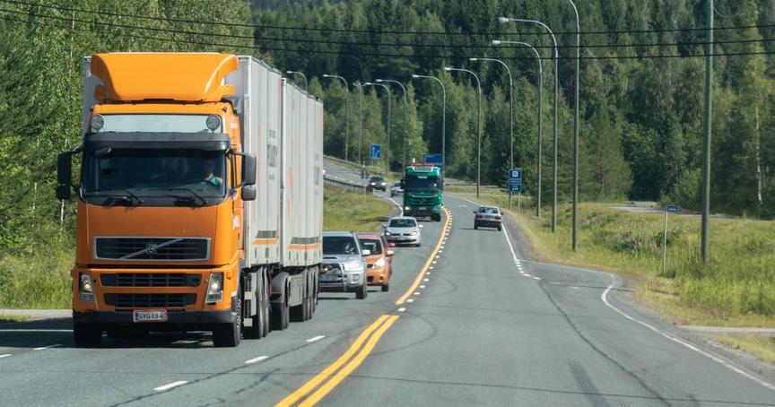 Rekka tieliikenteessä (Kuva: Juha Tuomi, Rodeo)