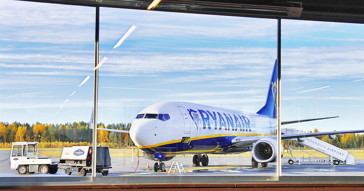 Ryanairin kone Lappeenrannan lentoasemalla (Kuva: Shutterstock / Sun Ok)