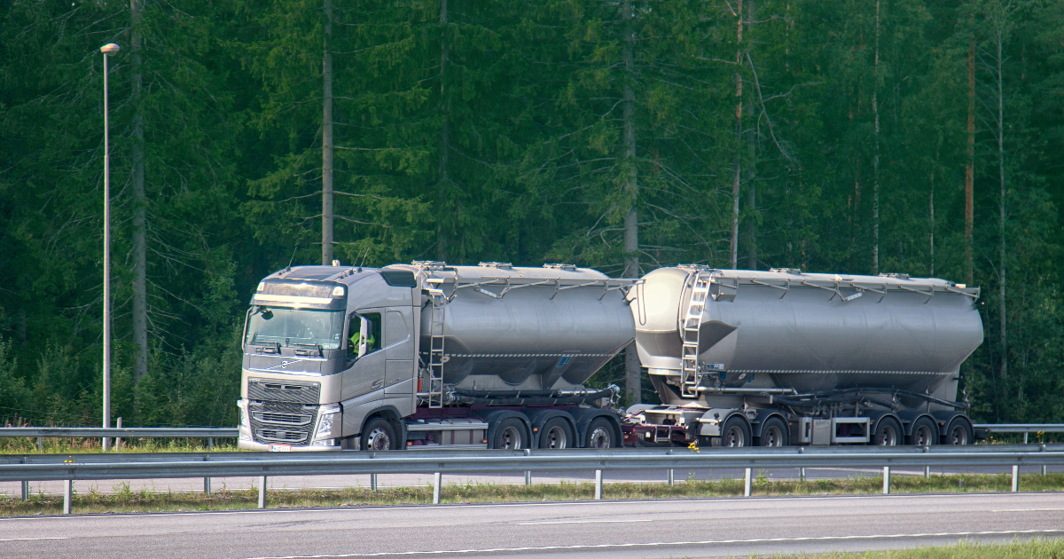 Rekka tiellä (Kuva: Shutterstock)