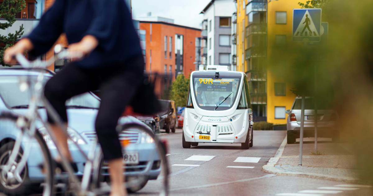 A robot bus in Helsinki (Photo: Mika Pakarinen, Keksi/Ministry of Transport and Communications)