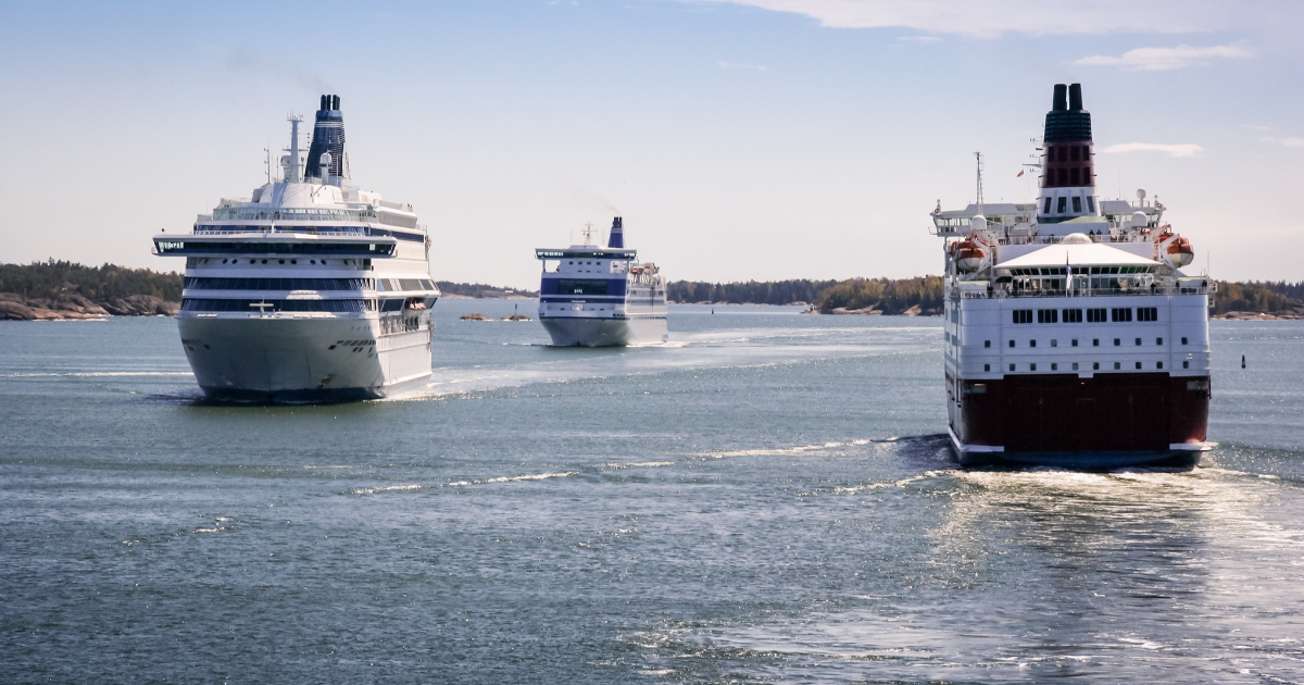 Laivat liikenneruuhkassa Itämerellä (Kuva: Teemu Tretjakov/Shutterstock)