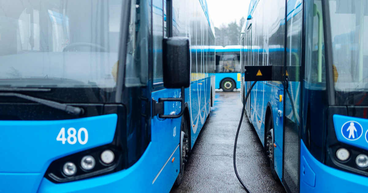 Electric buses charging. (Photo: Mika Pakarinen / Keksi Agency)