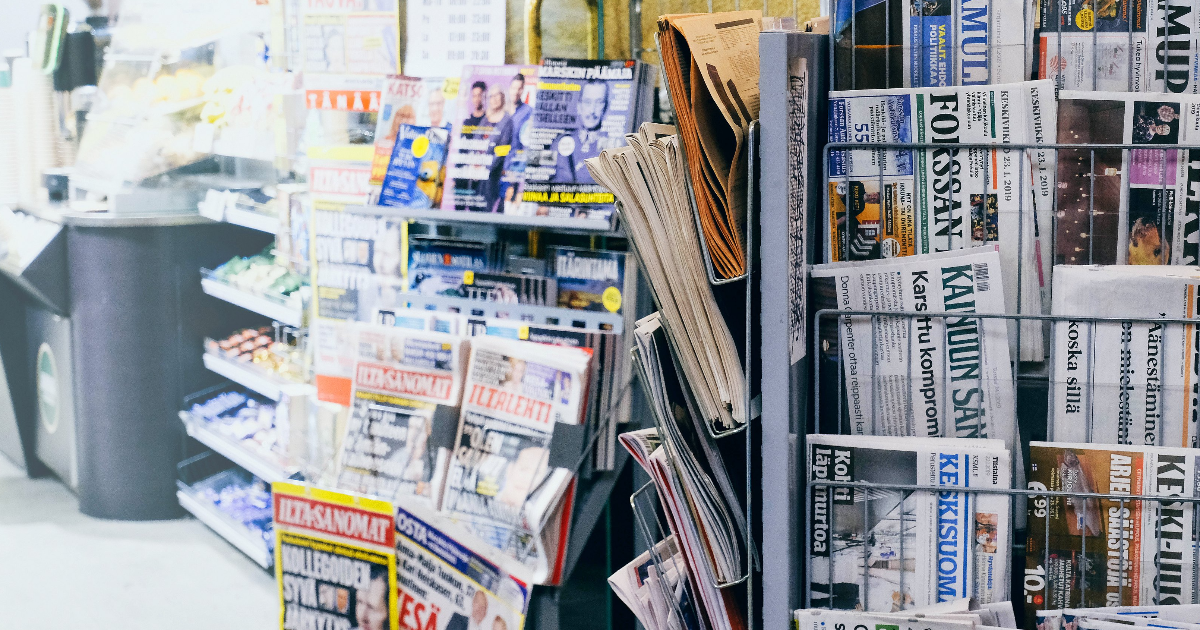 Sanomalehtiä (Kuva: Anna Malygina / Shutterstock)