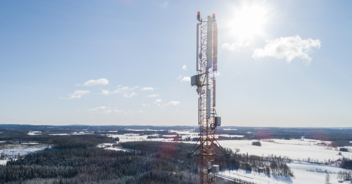 Radio mast in winter (Photo: Juha Tuomi / Rodeo)
