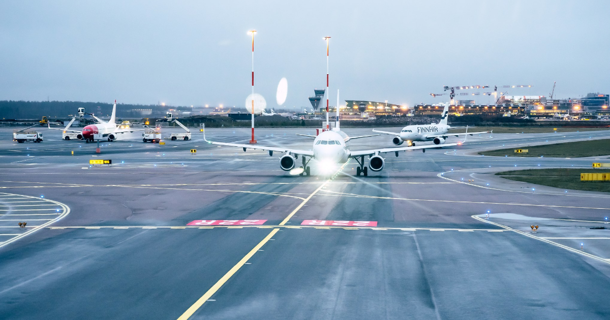 Airplane on the runway at Helsinki Airport (Photo: Shutterstock / Subodh Agnihotri