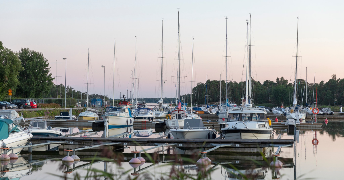 Veneitä satamassa Espoossa. (Kuva: Ilari Nackel / Shutterstock)
