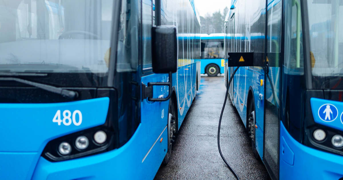 Electric buses charging. (Photo: Mika Pakarinen / Keksi Agency)