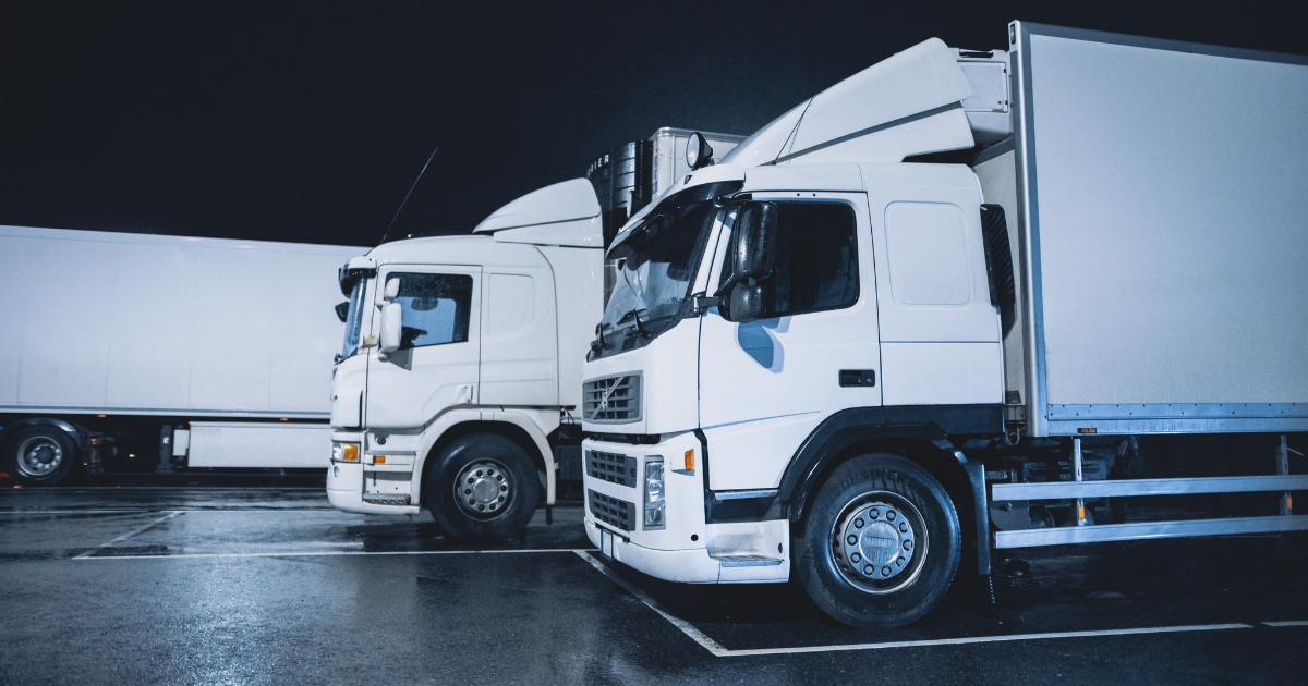 Trucks in the parking lot (Photo: Shutterstock/Gorodenkoff)