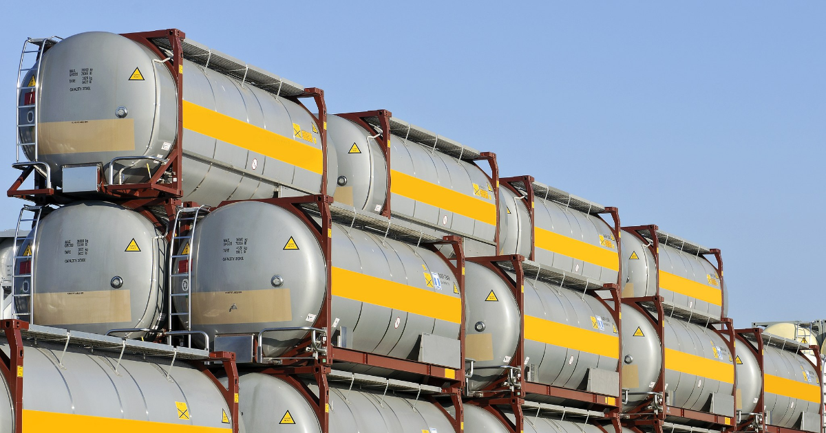 Chemical tanks are waiting to be transported (Photo: Shutterstock)
