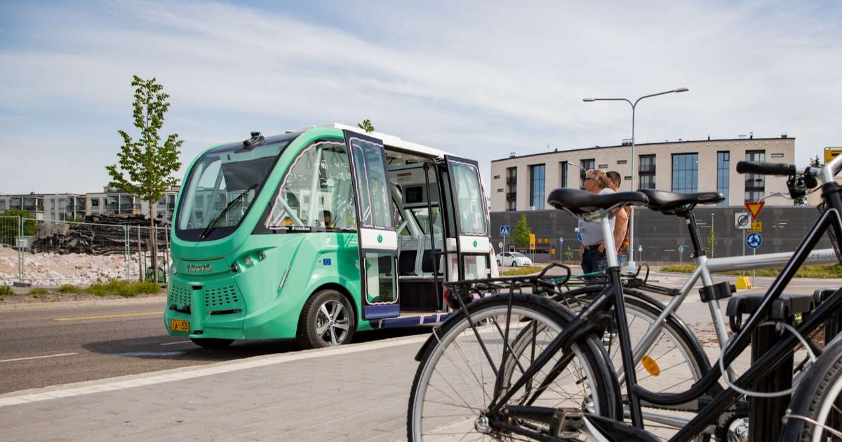 Robot bus and bicycles in Helsinki (Photo: Aleksandra Suzi, Shutterstock)