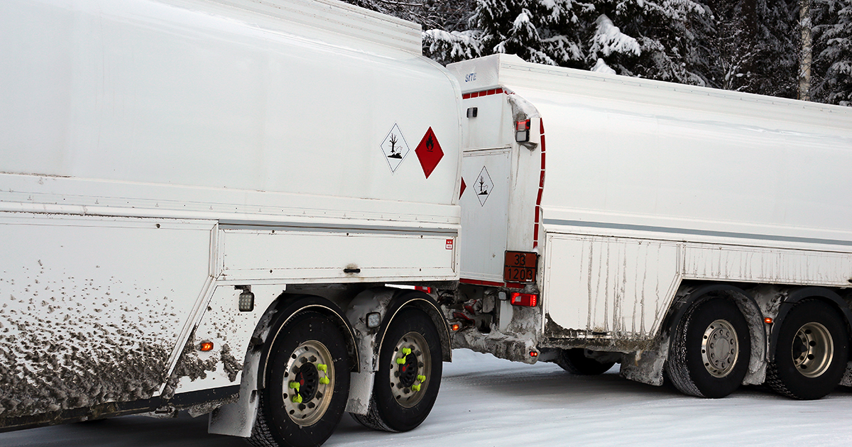 Chemical tanks are waiting to be transported (Photo: Shutterstock)