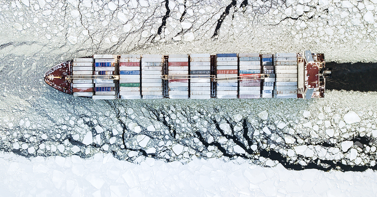 Rahtilaiva talvella Suomenlahdella (Kuva: Shutterstock/Kosmaj)