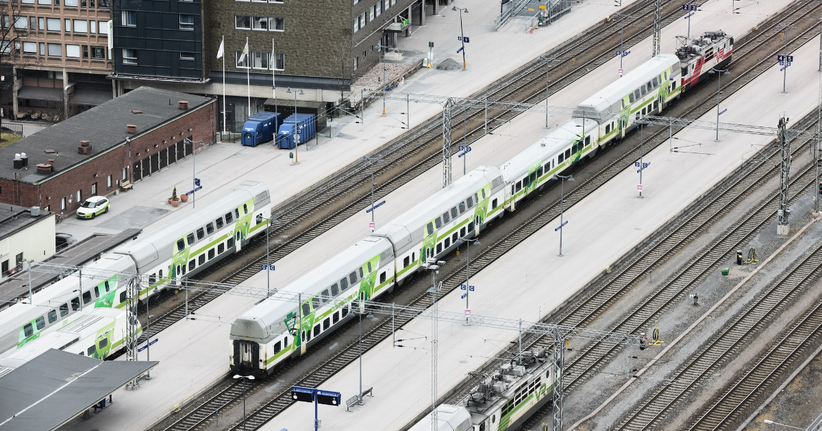 Tammerfors järnvägsstation på flygbild (Bild: Roman Vukolov / Shutterstock)