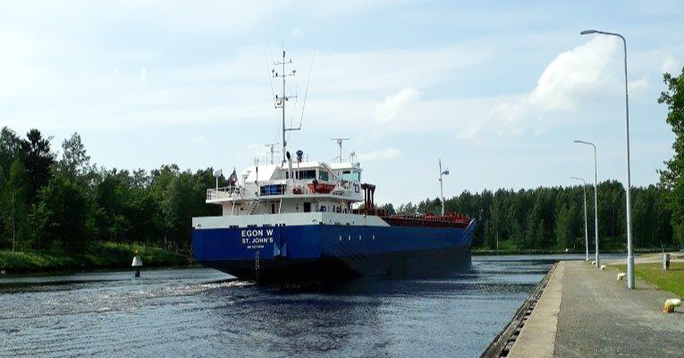 Fartyg i Saima kanal (Bild: Kommunikationsministeriet)