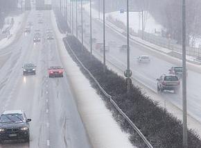 Talvinen tieliikenne (Kuva: Rodeo)