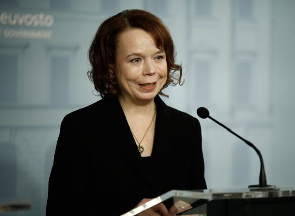 Asunto- ja viestintäministeri Pia Viitanen (Kuva: VNK)