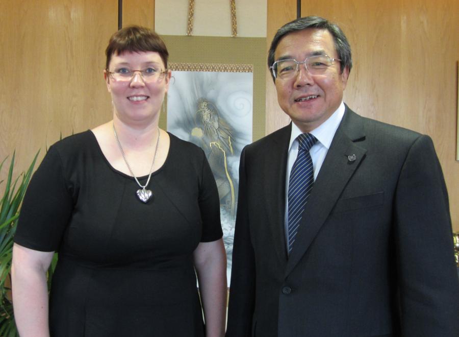 Ministeri Kyllönen ja IMO:n pääsihteeri Koji Sekimizu 25.11.2013 (Kuva: LVM)