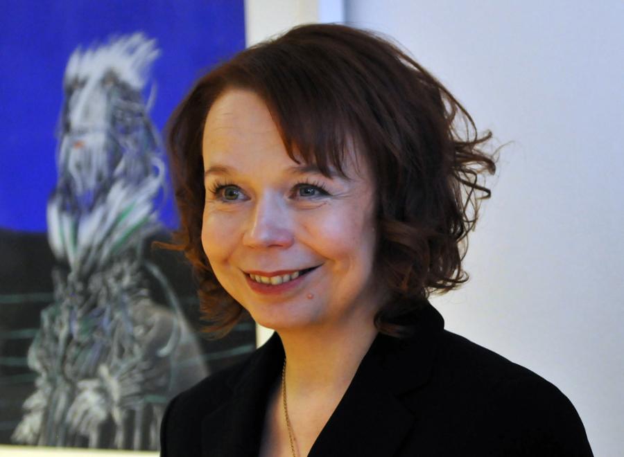 Asunto- ja viestintäministeri Pia Viitanen (Kuva: LVM)