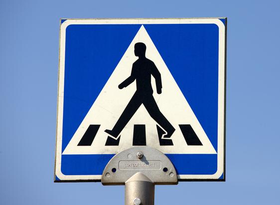 Suojatien liikennemerkki (Kuva: Rodeo)