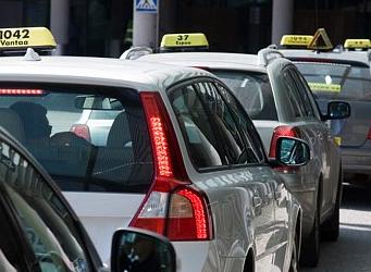 Takseja jonottamassa Pasilassa (Kuva: Rodeo)