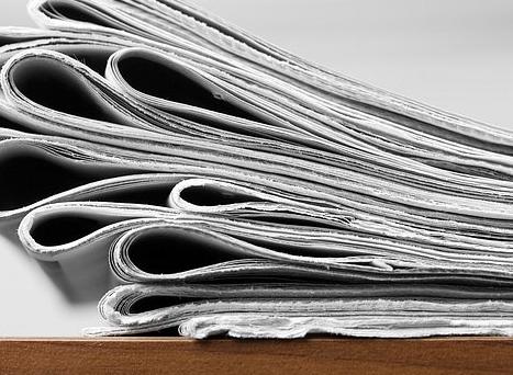 Sanomalehtiä pöydällä (Kuva: Rodeo)