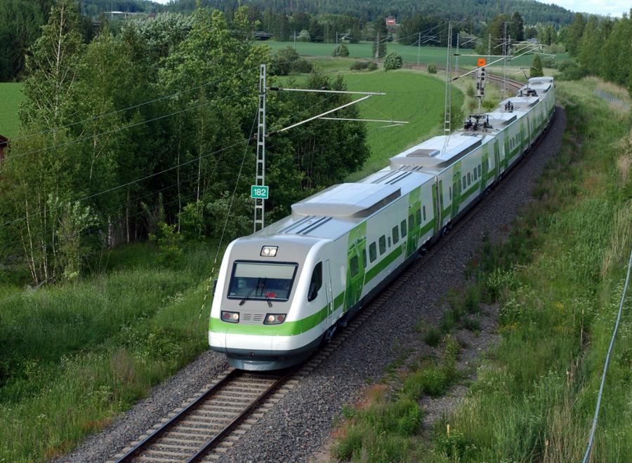 Juna raiteilla (Kuva: LVM)