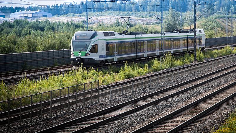 Juna, raiteita (Kuva: Rodeo)