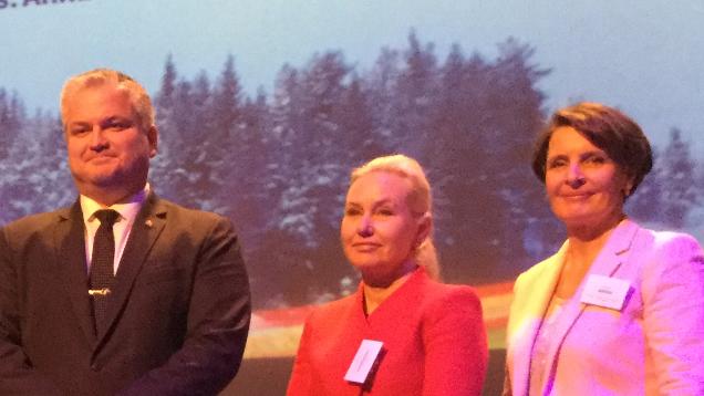 Statssekreterare Tom Cato Karlsen från Norge, infrastrukturminister Anna Johansson från Sverige and kommunikationsminister Anne Berner från Finland (Foto: LVM)