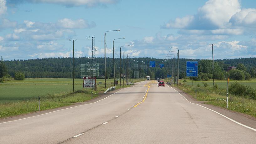 Liikennettä maantiellä (Kuva: Rodeo/Juha Tuomi)
