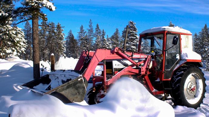 Traktori talvisessa metsässä (Kuva:Rodeo)