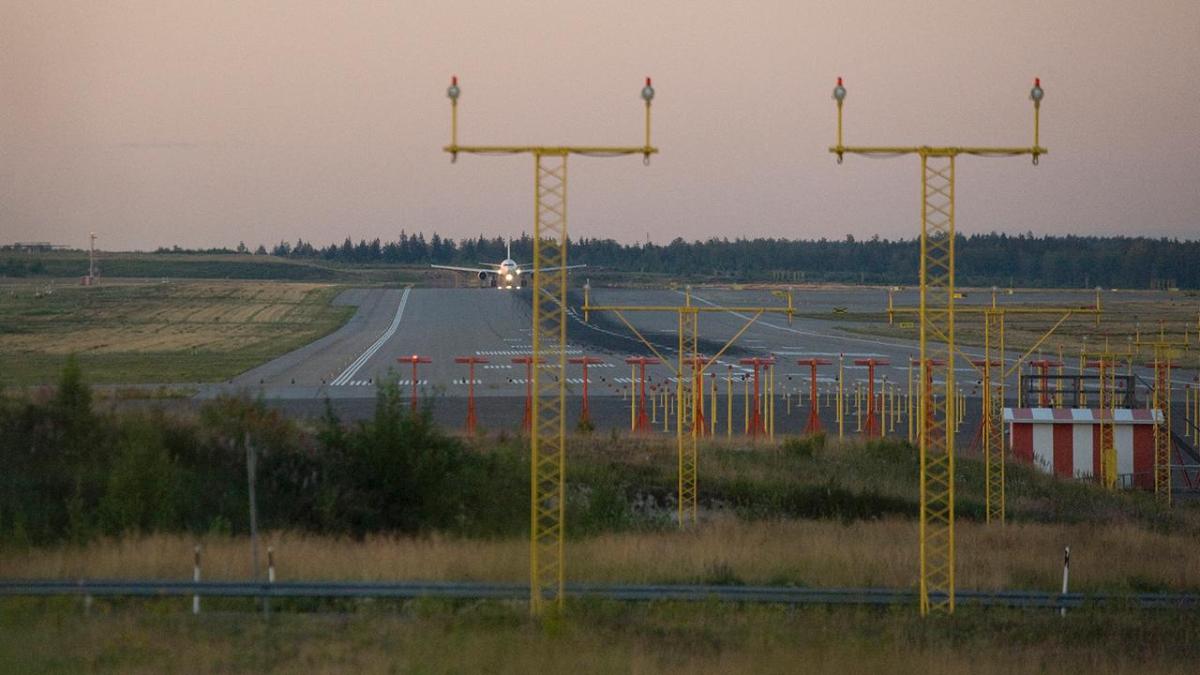 Lentokenttä, kiitorata (Kuva: LVM)