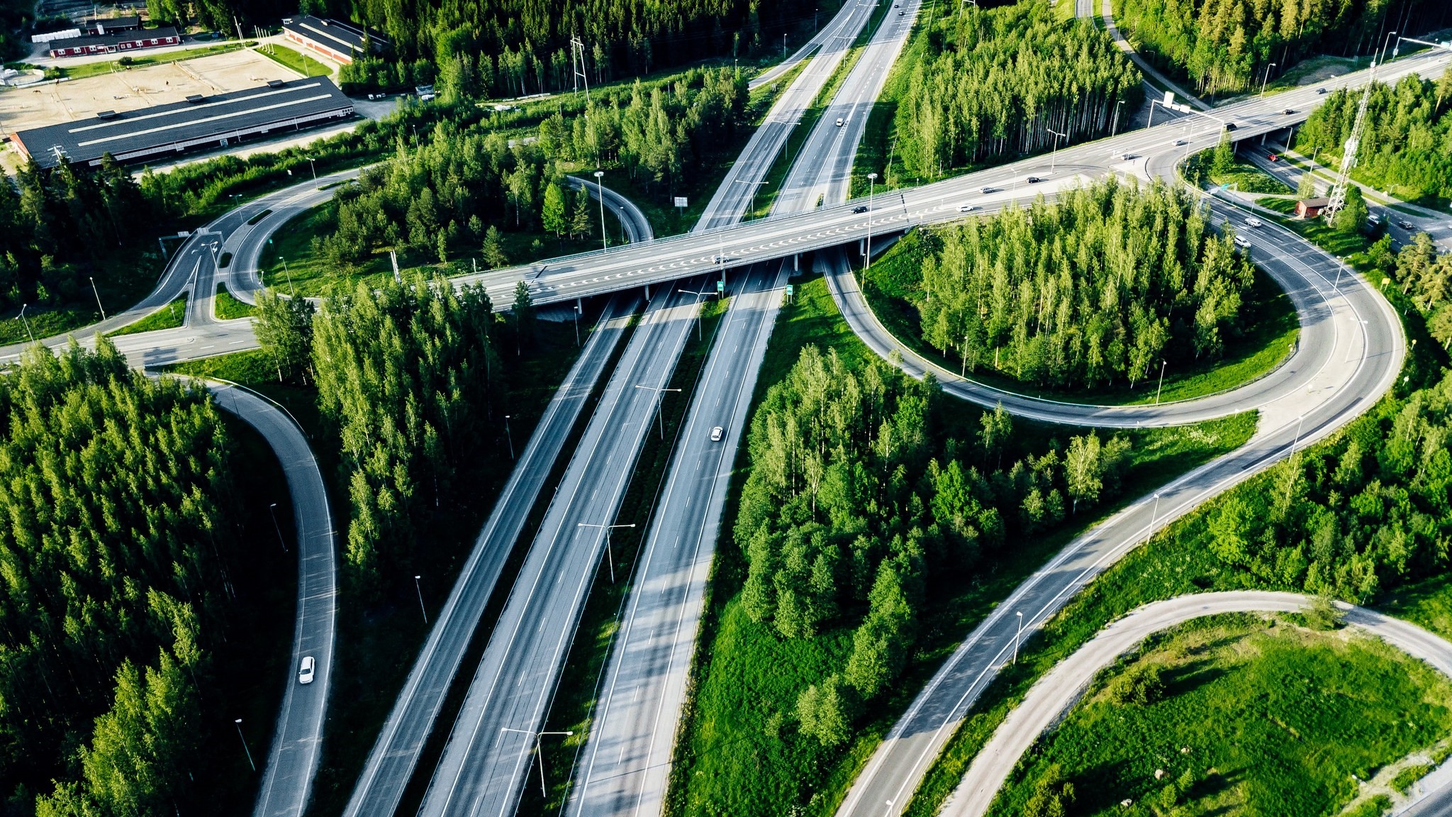 Moottoritien liittymä ilmakuvassa (Kuva: Shutterstock)